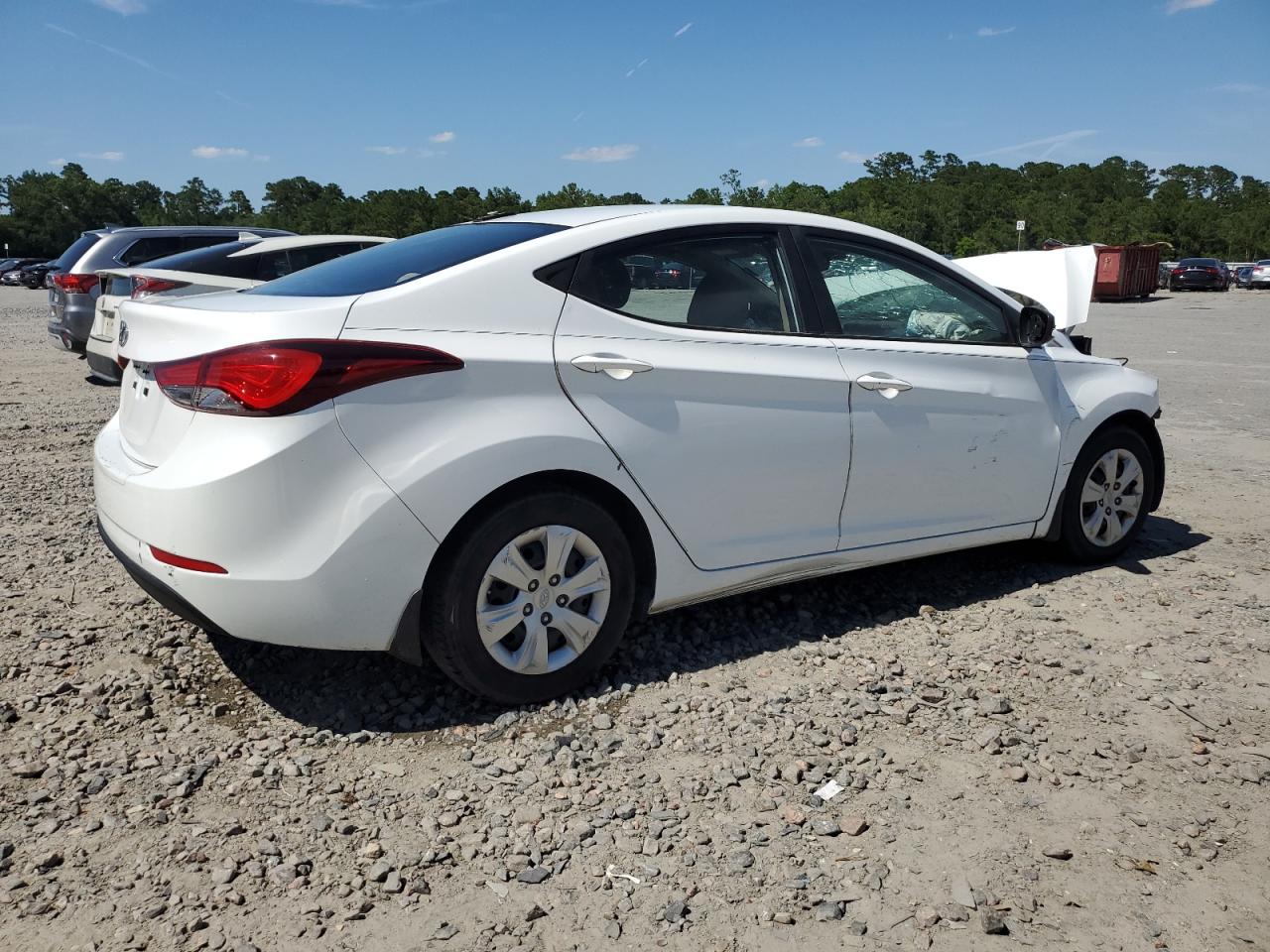 2016 Hyundai Elantra - Image 3