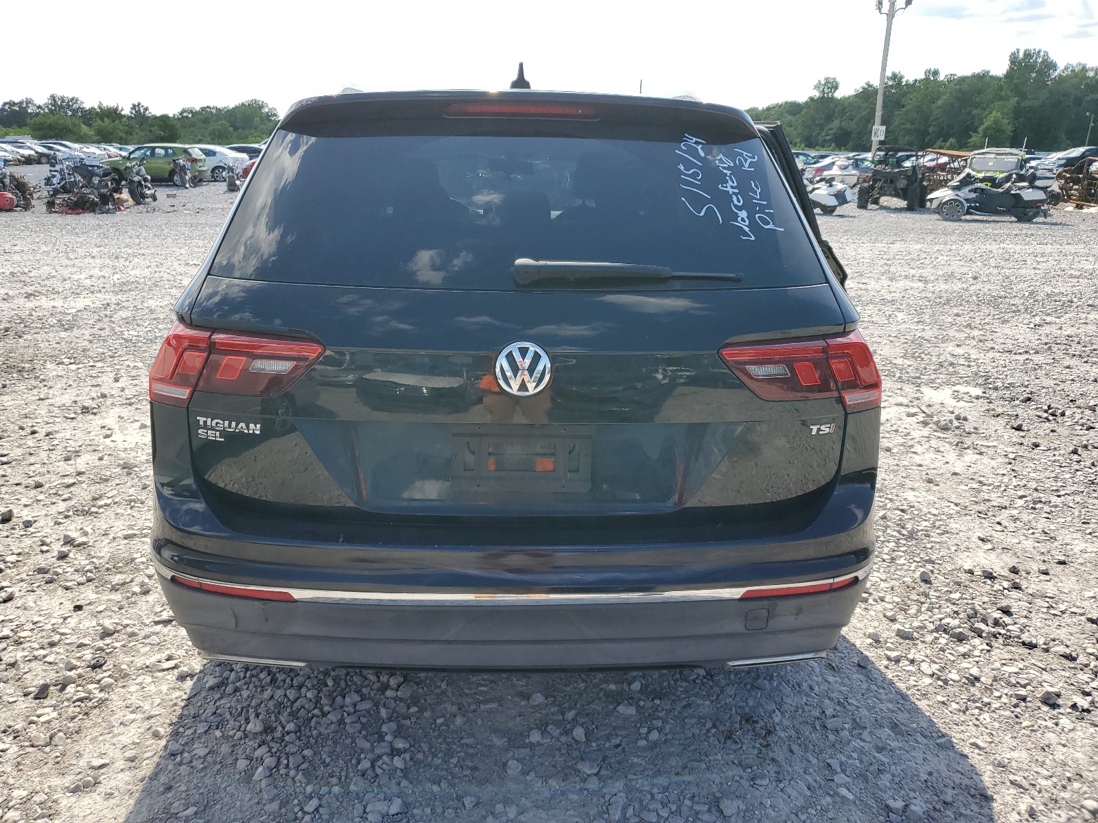 3VV3B7AX6JM165708 2018 Volkswagen Tiguan Se