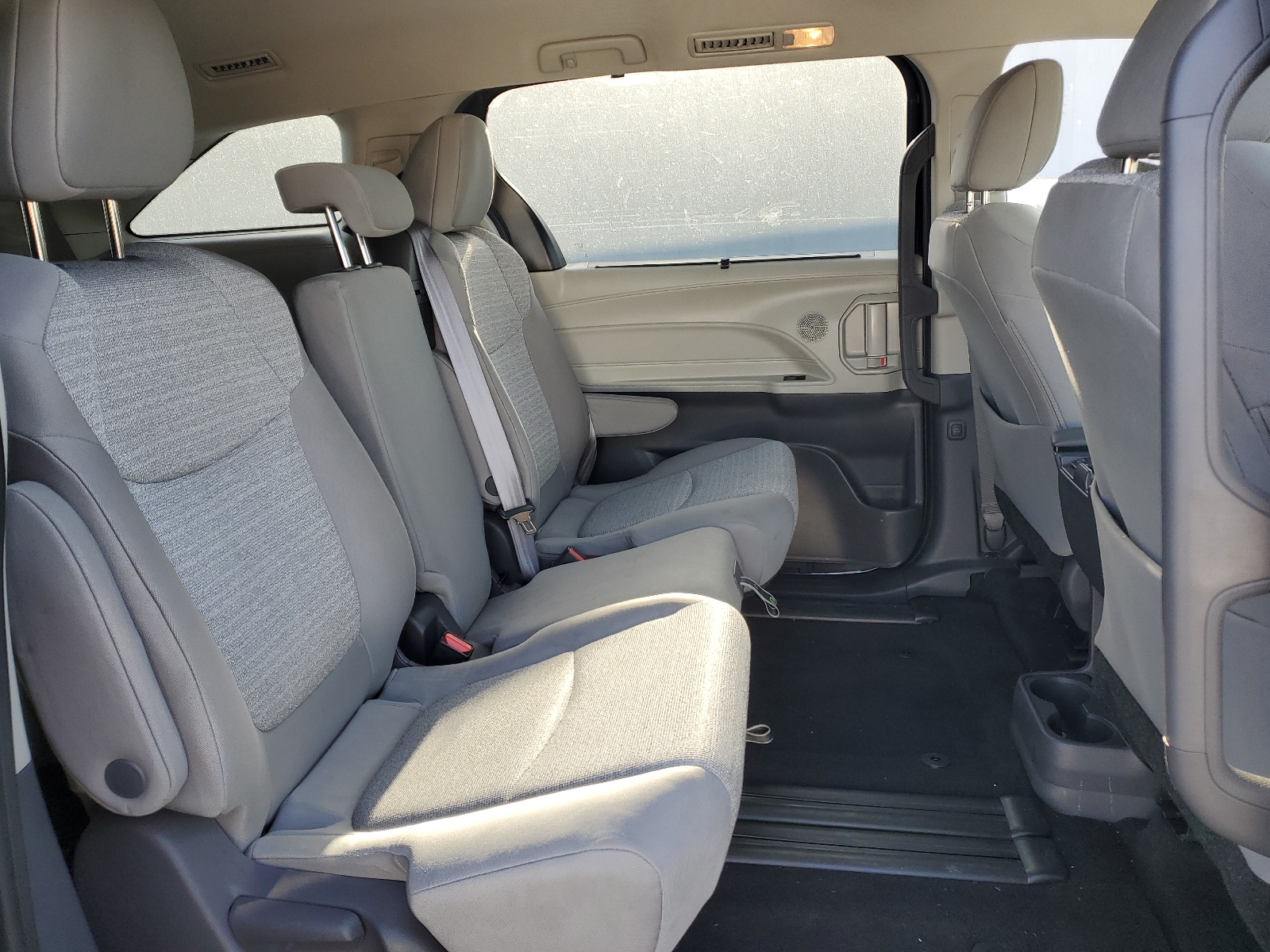 5TDKRKEC0MS070744 2021 Toyota Sienna Le