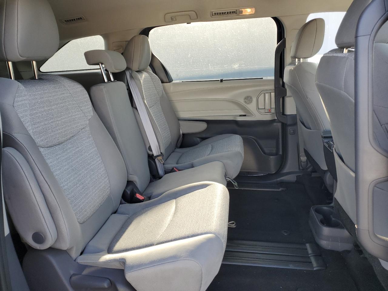 2021 Toyota Sienna Le VIN: 5TDKRKEC0MS070744 Lot: 52874524