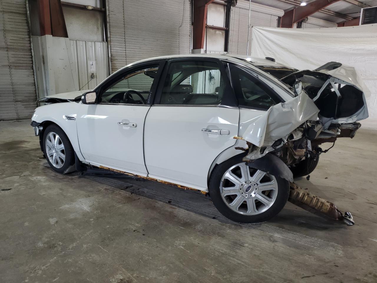 2009 Ford Taurus - Image 2