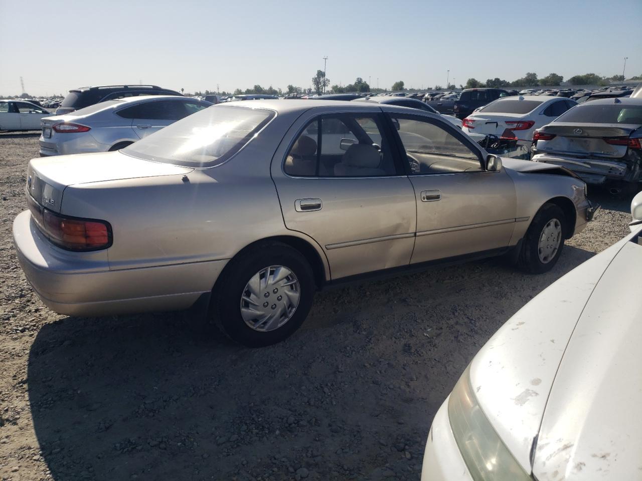 1994 Toyota Camry Le VIN: JT2SK12E7R0255638 Lot: 55566144