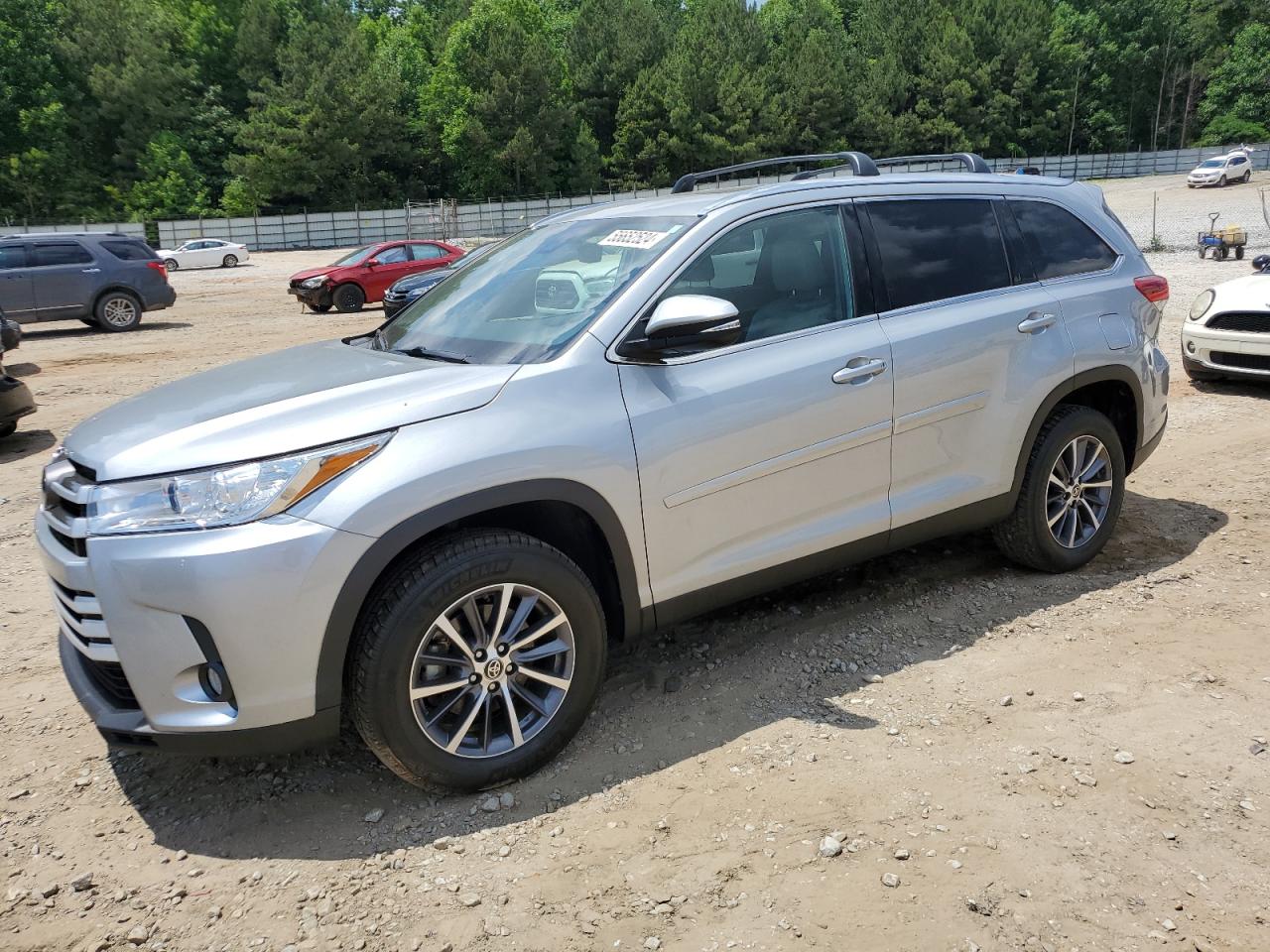 5TDKZRFH6KS369705 2019 Toyota Highlander Se