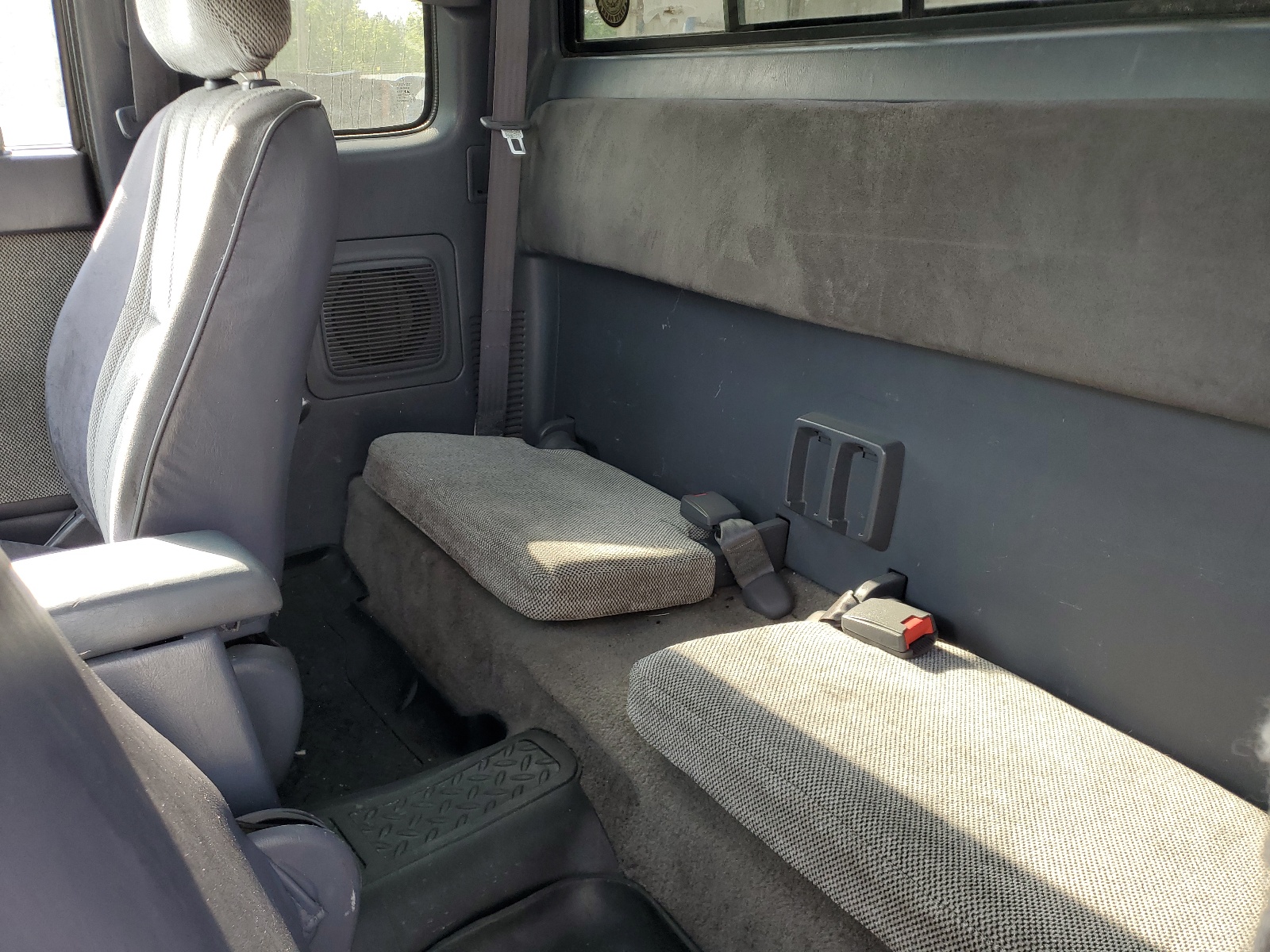 4TASN92N4YZ590083 2000 Toyota Tacoma Xtracab Prerunner