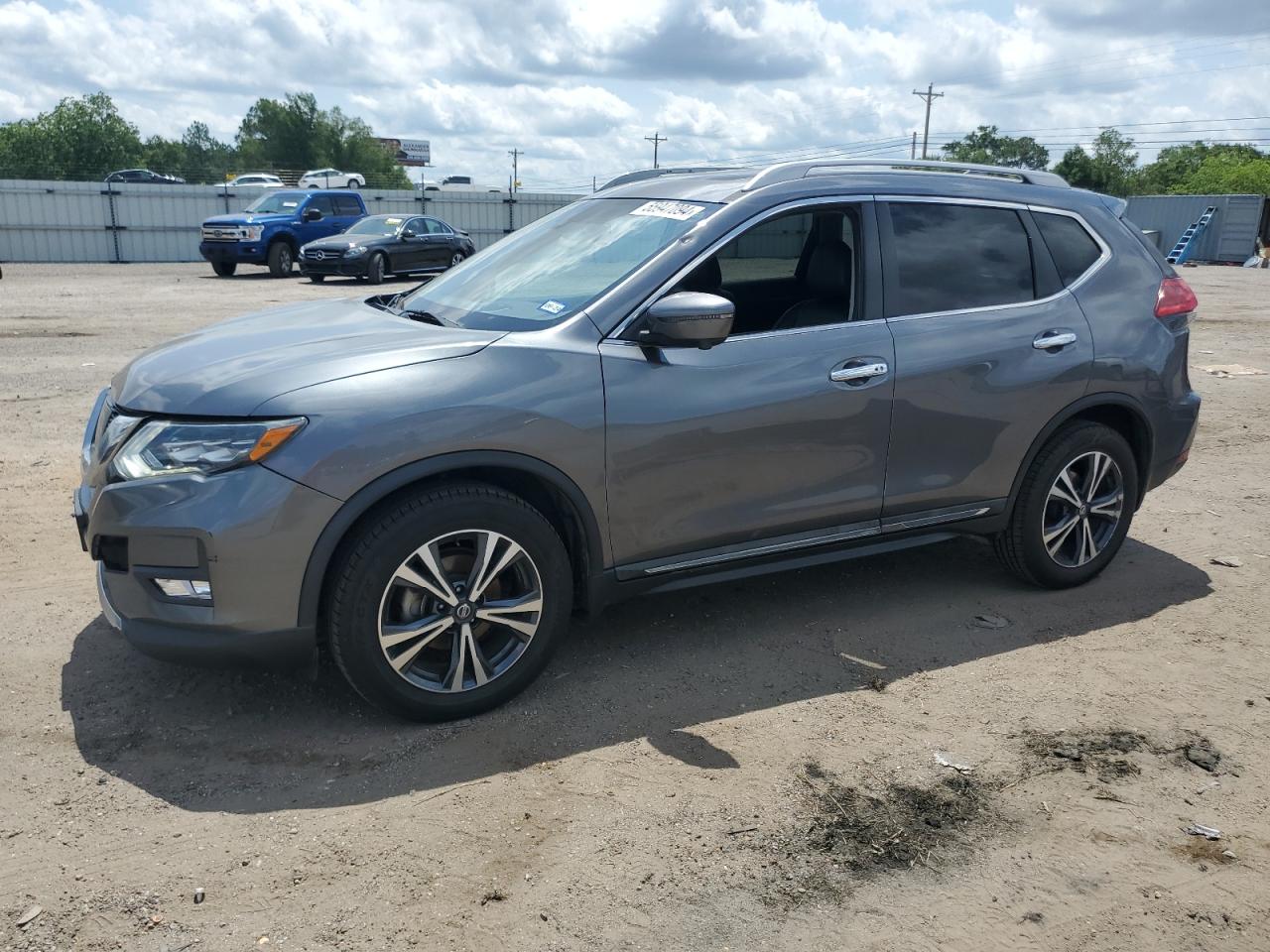 5N1AT2MV1HC880886 2017 NISSAN ROGUE - Image 1