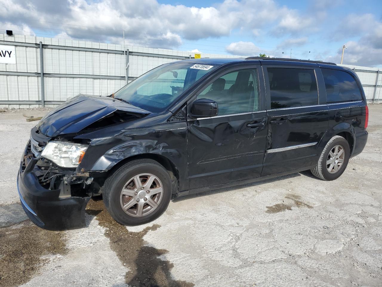 2011 Chrysler Town & Country Touring na sprzedaż w Walton, KY - Front End