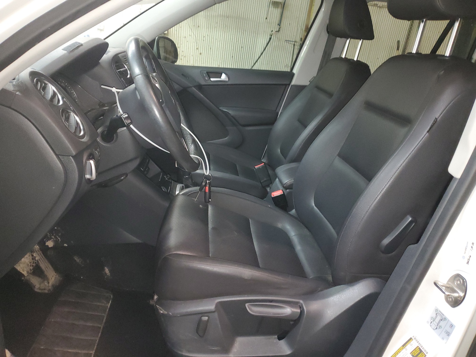 WVGAV7AX1GK000271 2016 Volkswagen Tiguan S