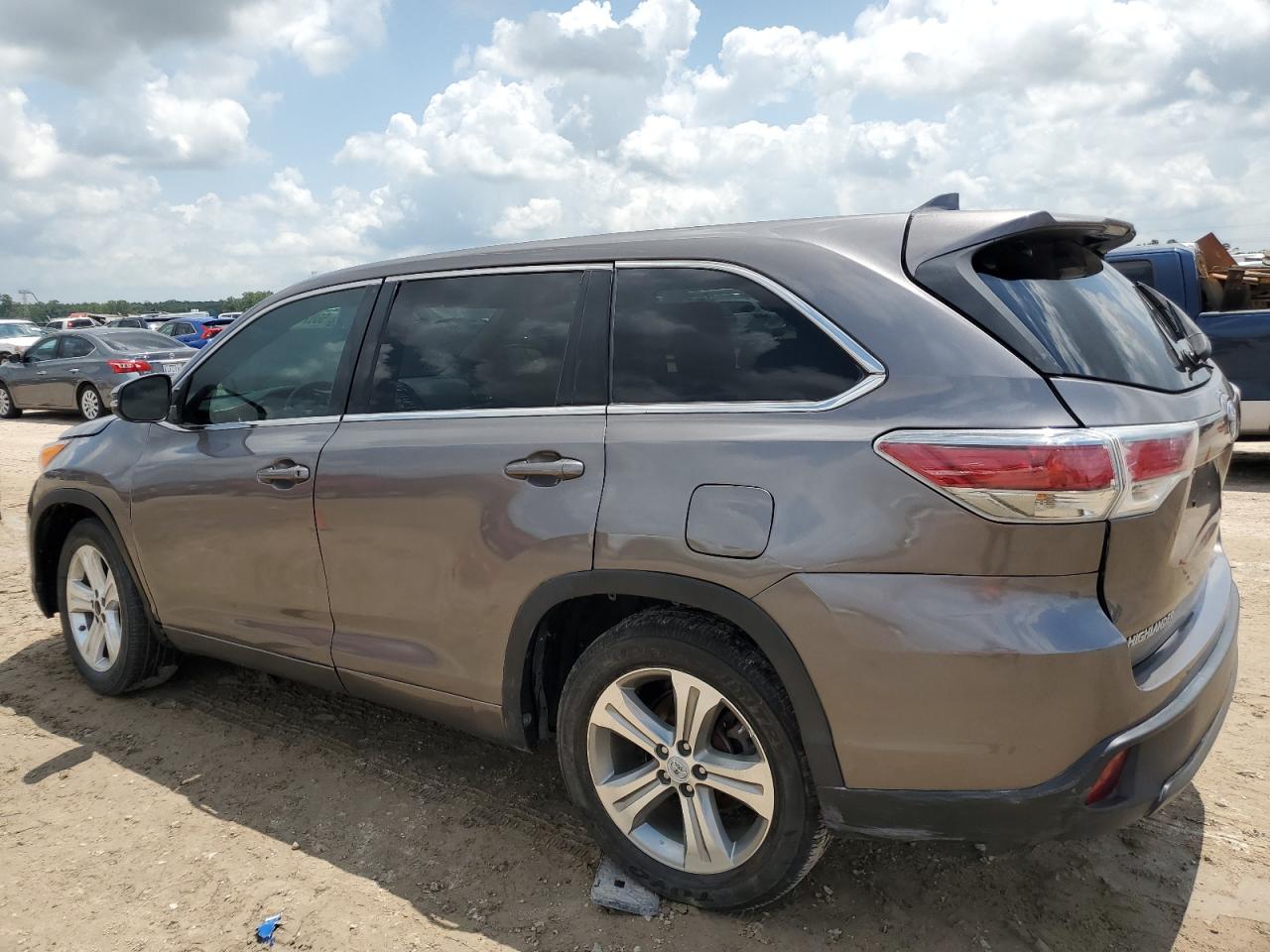 5TDZKRFH1FS104179 2015 TOYOTA HIGHLANDER - Image 2