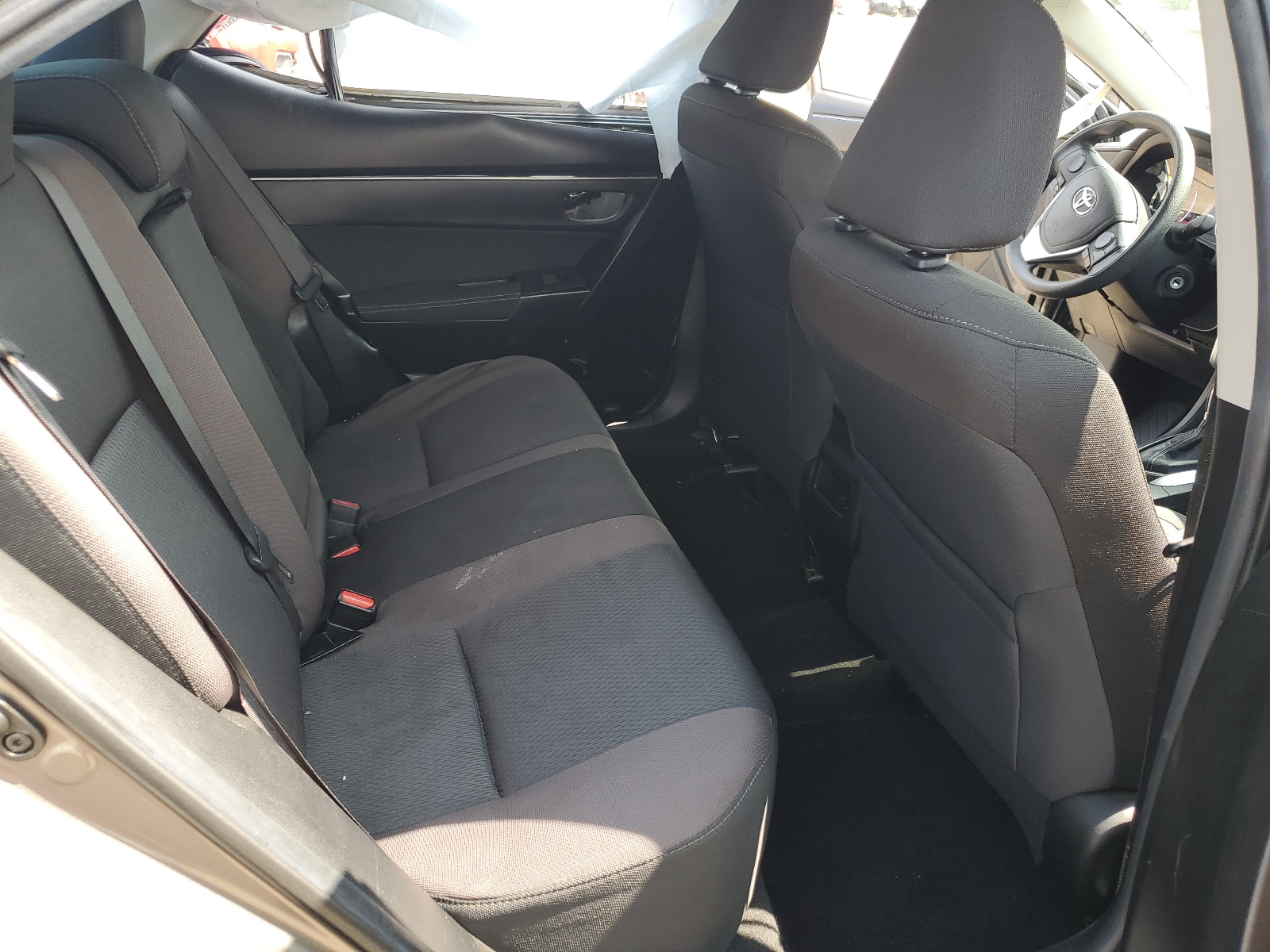 2018 Toyota Corolla L vin: 5YFBURHEXJP778315