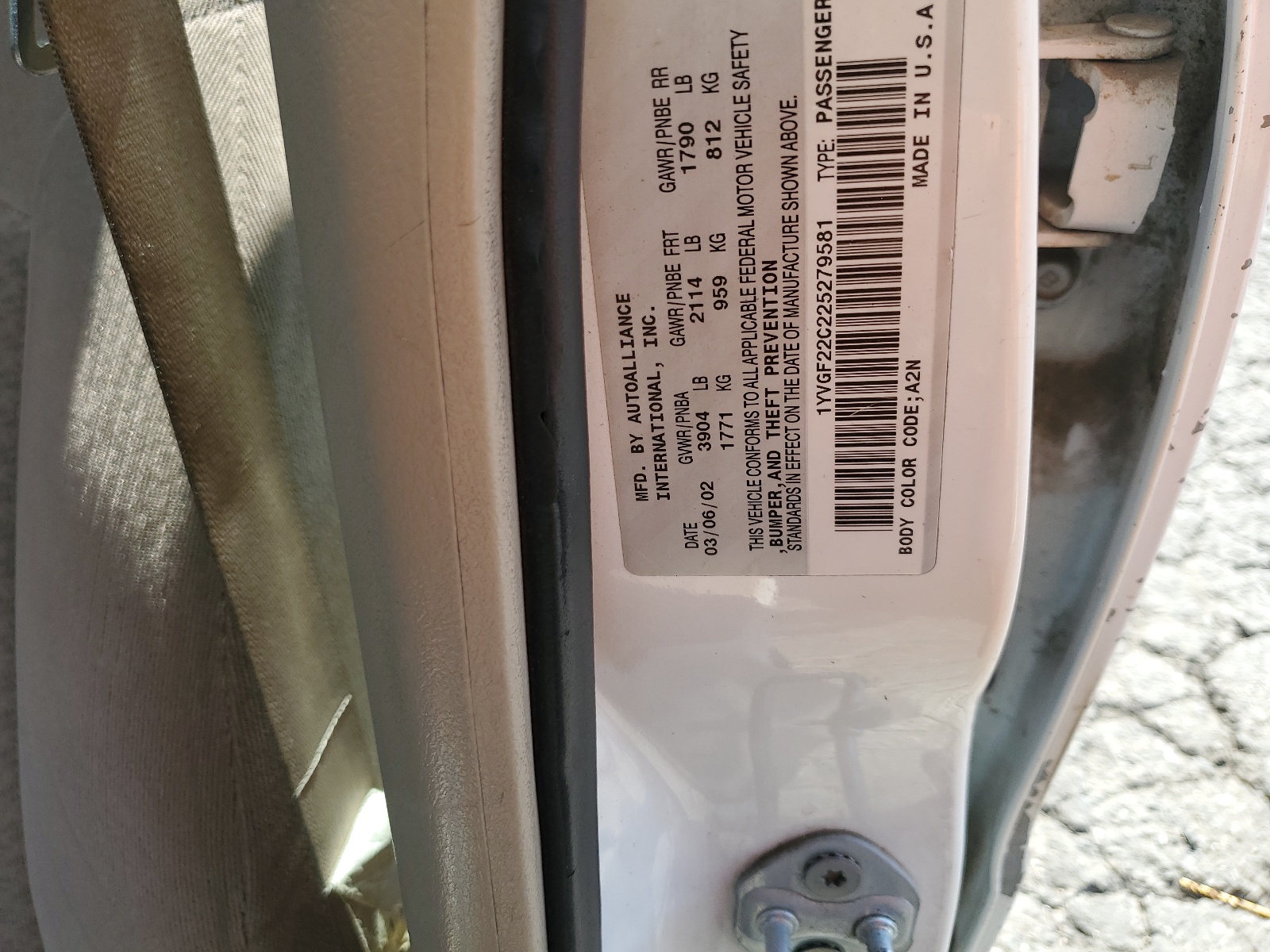 1YVGF22C225279581 2002 Mazda 626 Lx