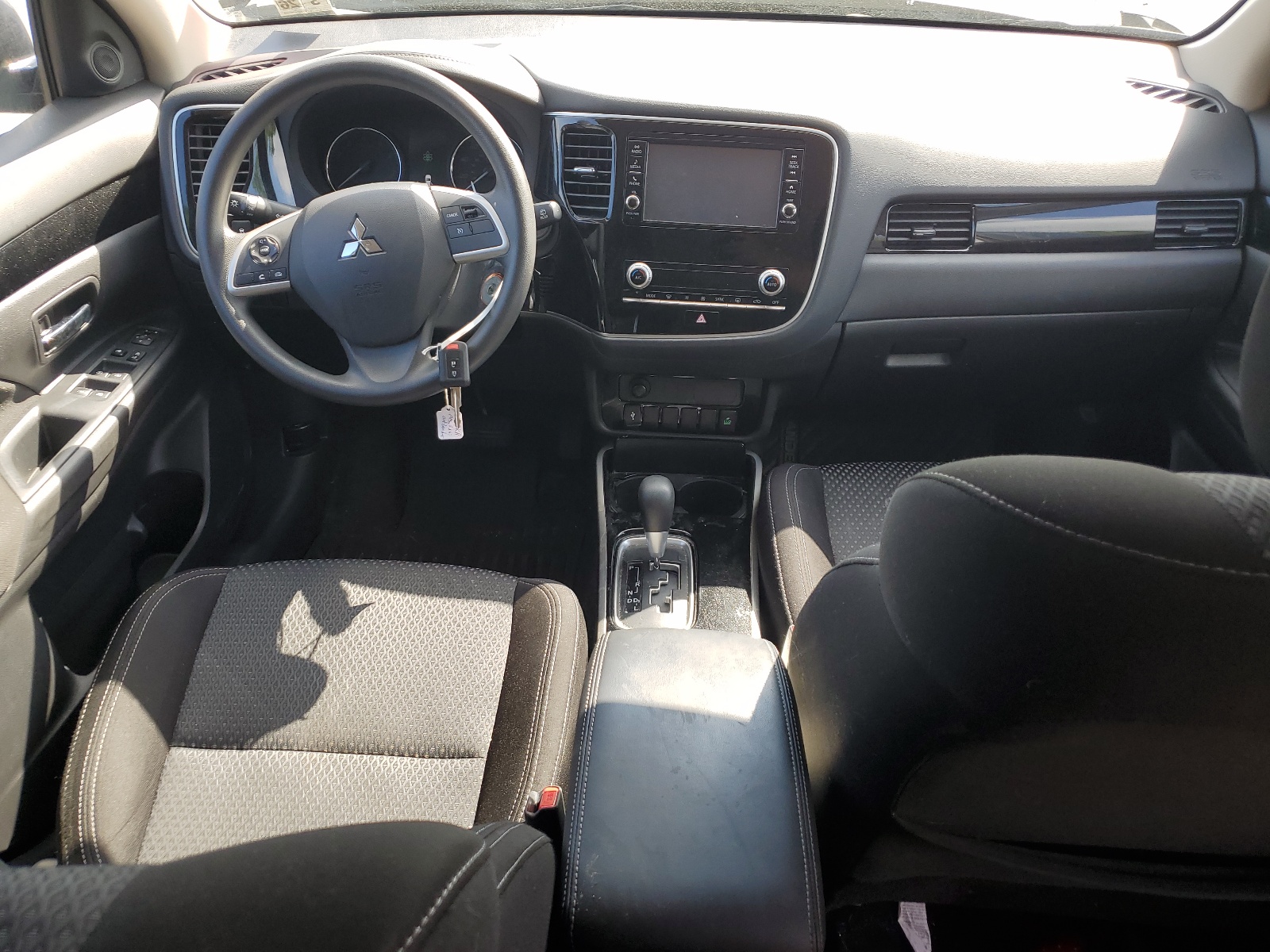 JA4AZ3A36LZ048519 2020 Mitsubishi Outlander Se