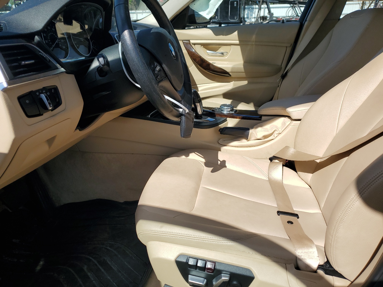 WBA8E5G58GNT94277 2016 BMW 320 Xi