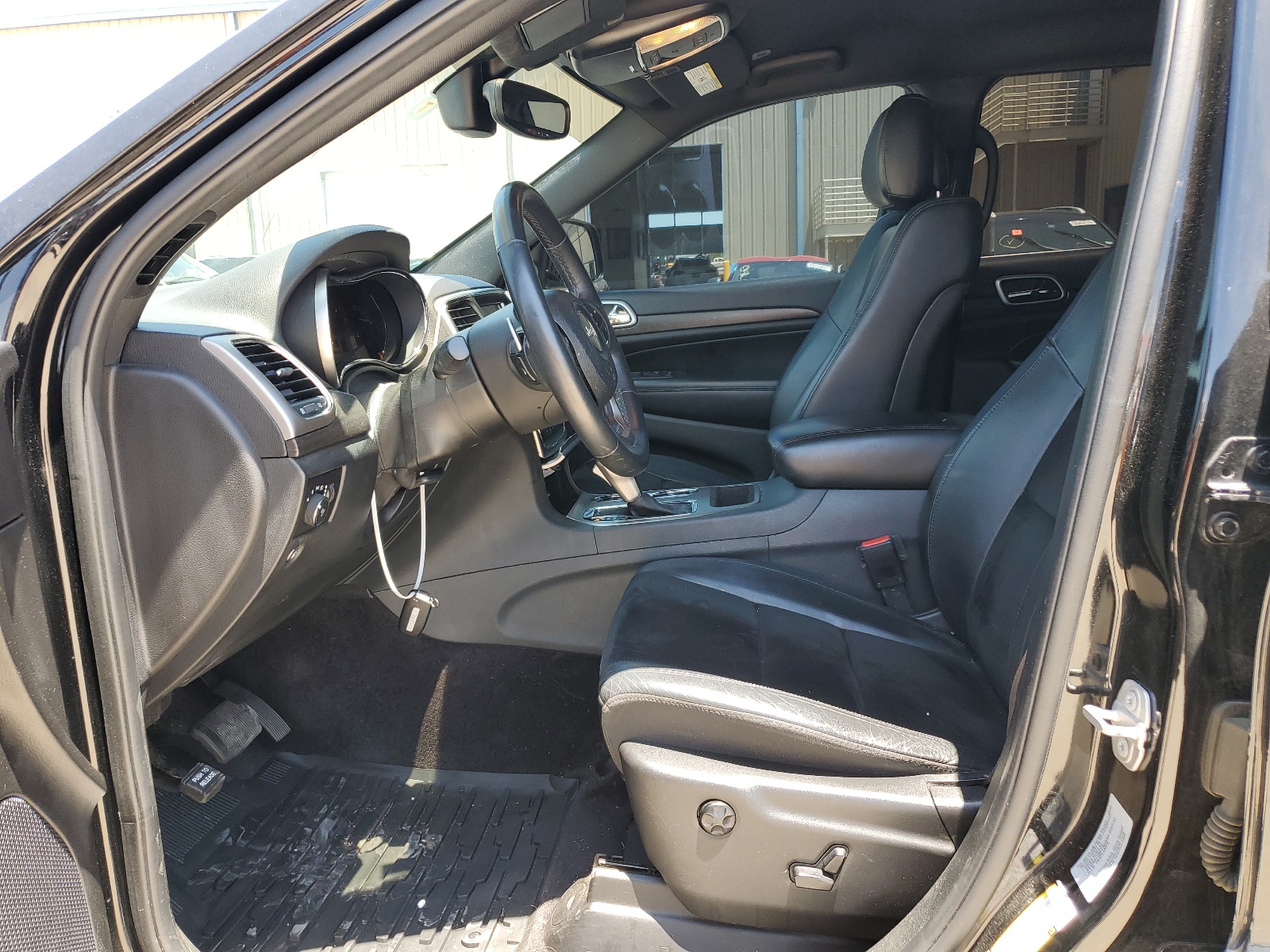 1C4RJEAG3HC952918 2017 Jeep Grand Cherokee Laredo