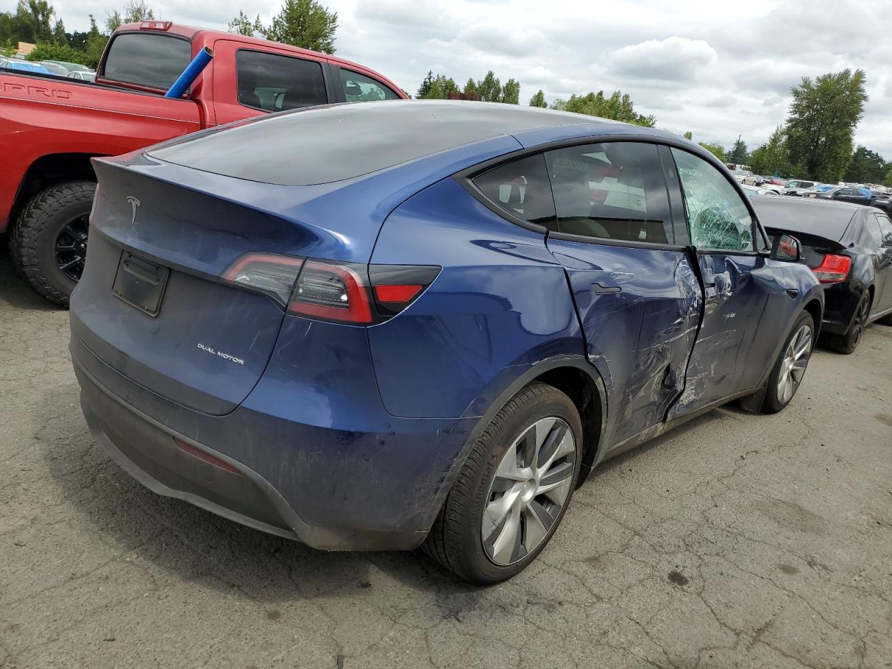 7SAYGDEE7PF907143 Tesla Model Y  3