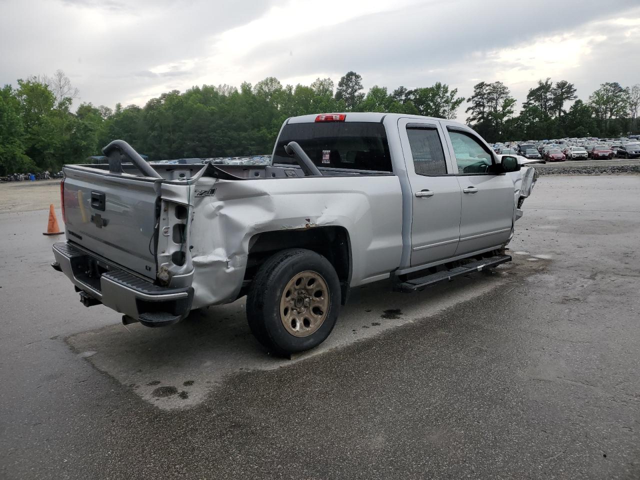 2016 Chevrolet Silverado - Image 3