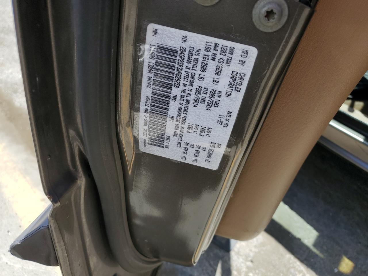 1998 Dodge Caravan VIN: 2B4GP25R3WR629258 Lot: 55959594