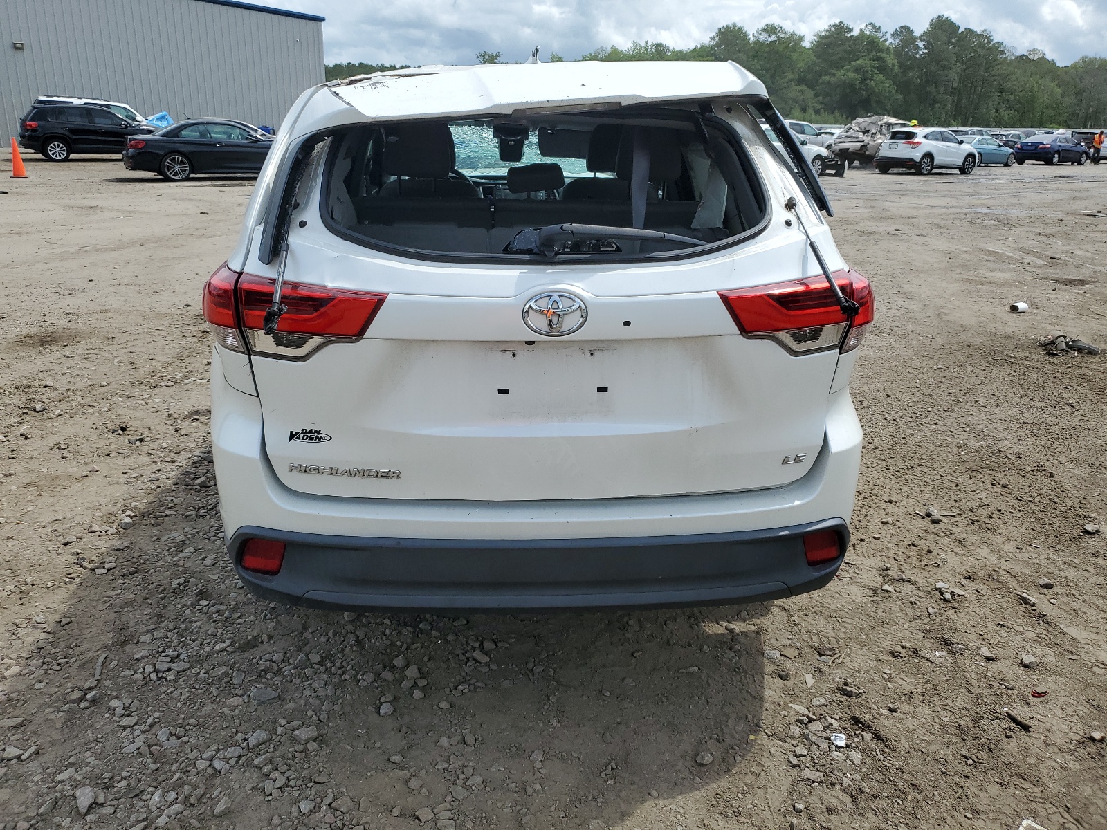 5TDZZRFH5KS295000 2019 Toyota Highlander Le