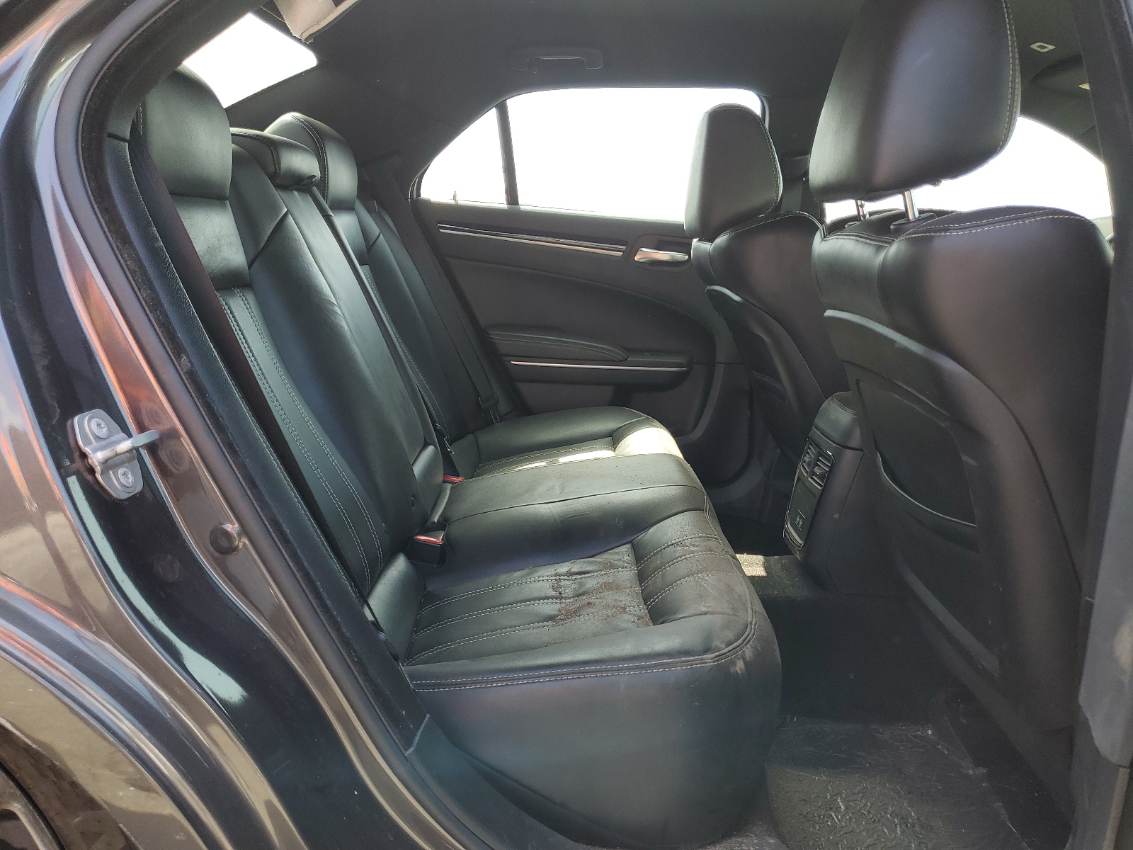 2C3CCABG1KH539573 2019 Chrysler 300 S