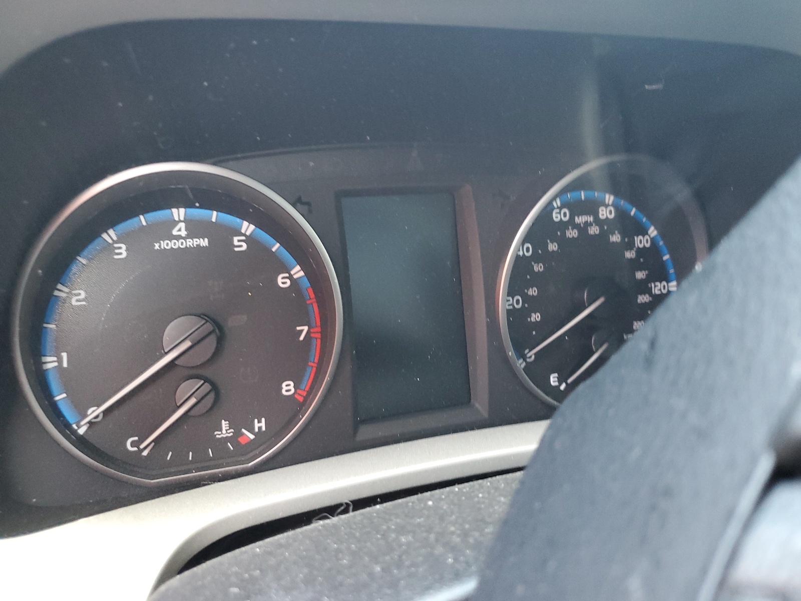 2T3WFREV9HW344807 2017 Toyota Rav4 Xle