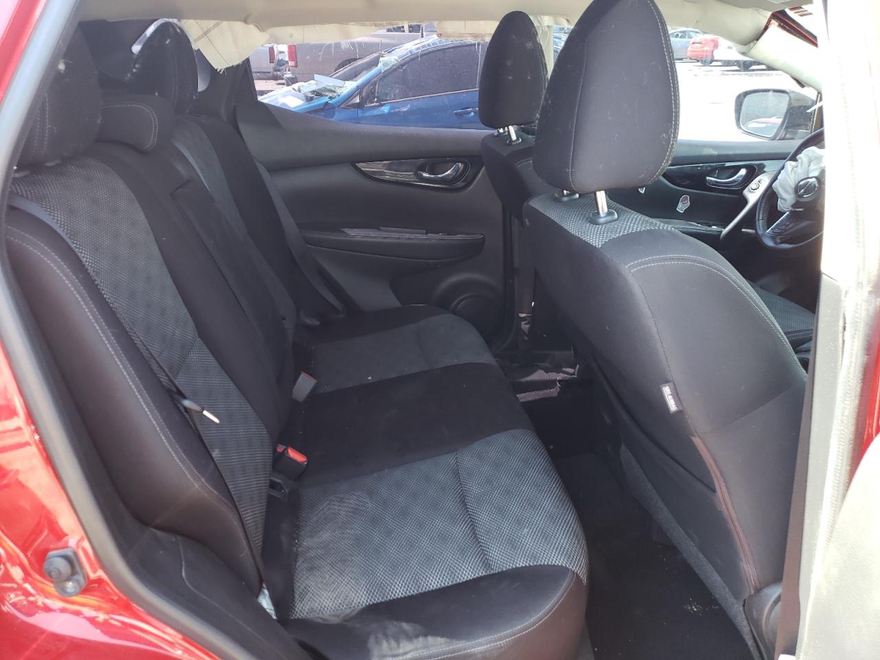 2018 Nissan Rogue - Image 11