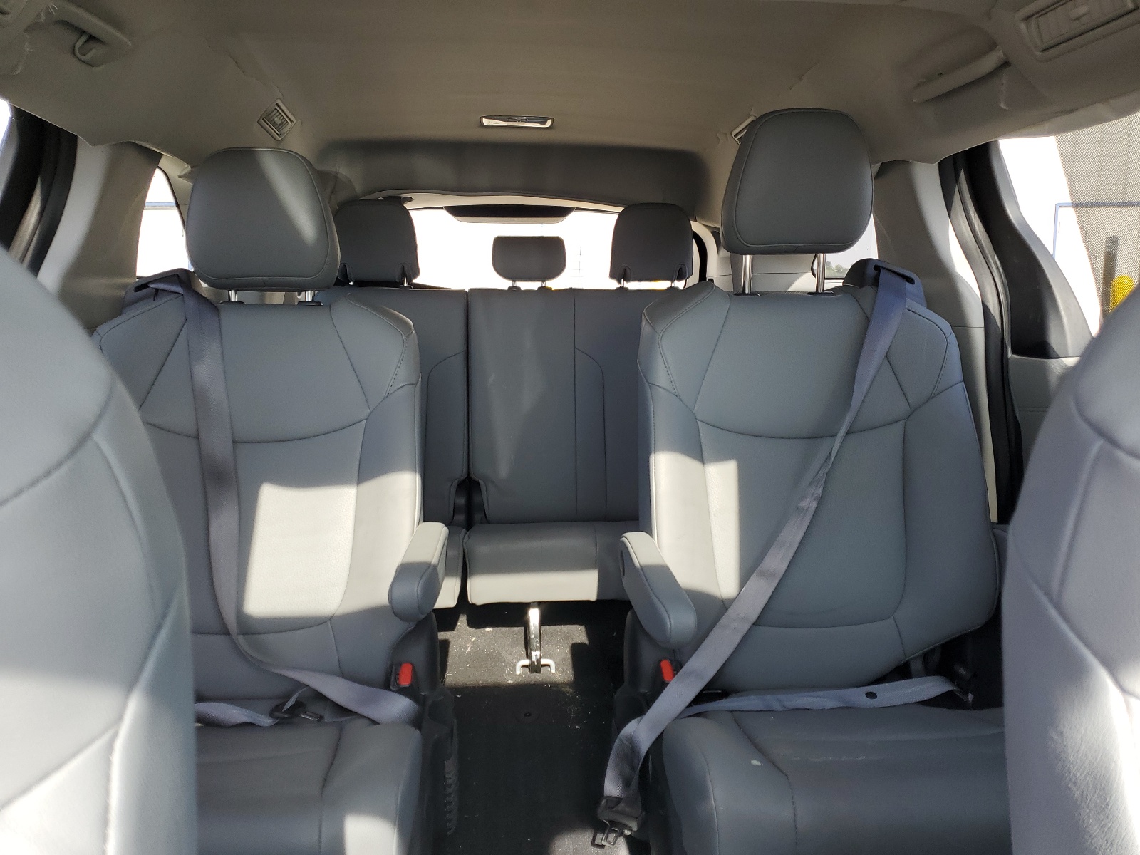 2022 Toyota Sienna Xle vin: 5TDYRKEC1NS114973