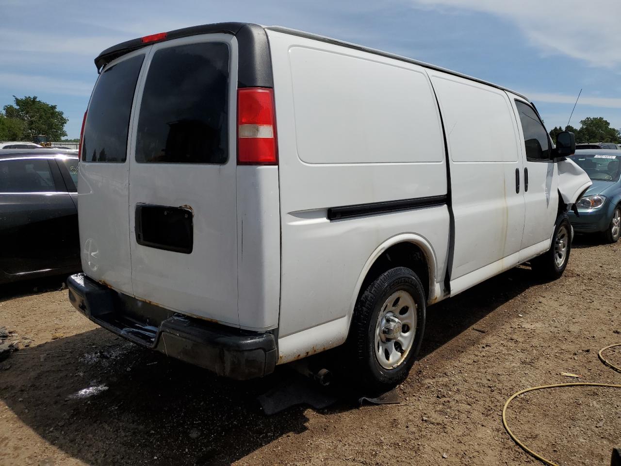 1GCSGAFX3B1142029 2011 Chevrolet Express G1500