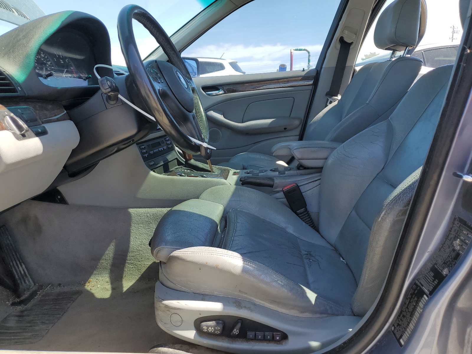 WBAET37422NG84370 2002 BMW 325 I