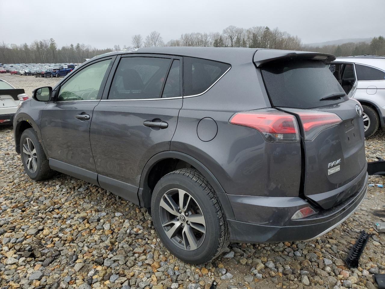 VIN JTMRFREV8GJ096429 2016 TOYOTA RAV4 no.2