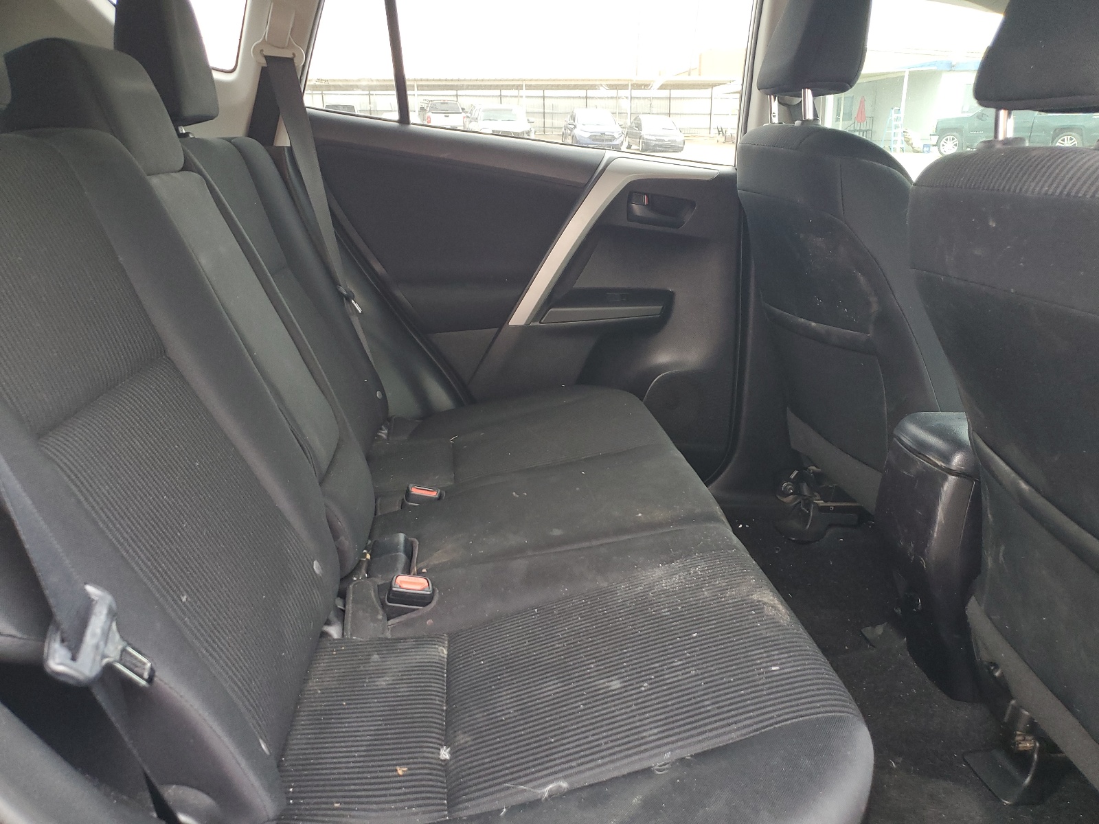 2T3ZFREV0HW350069 2017 Toyota Rav4 Le