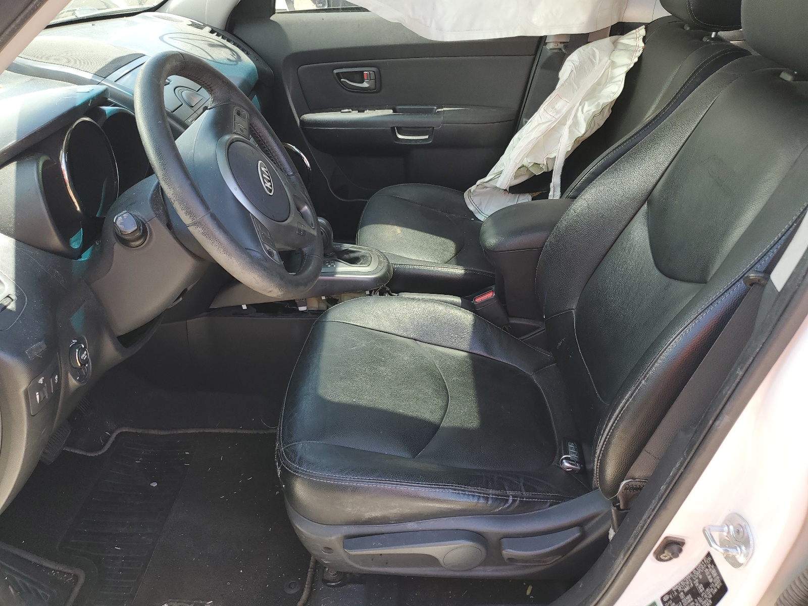 KNDJT2A23B7265626 2011 Kia Soul +