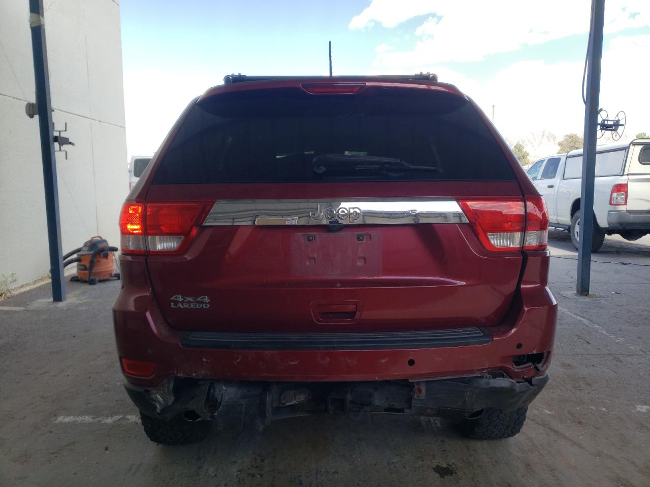 1C4RJFAT5CC353739 2012 Jeep Grand Cherokee Laredo