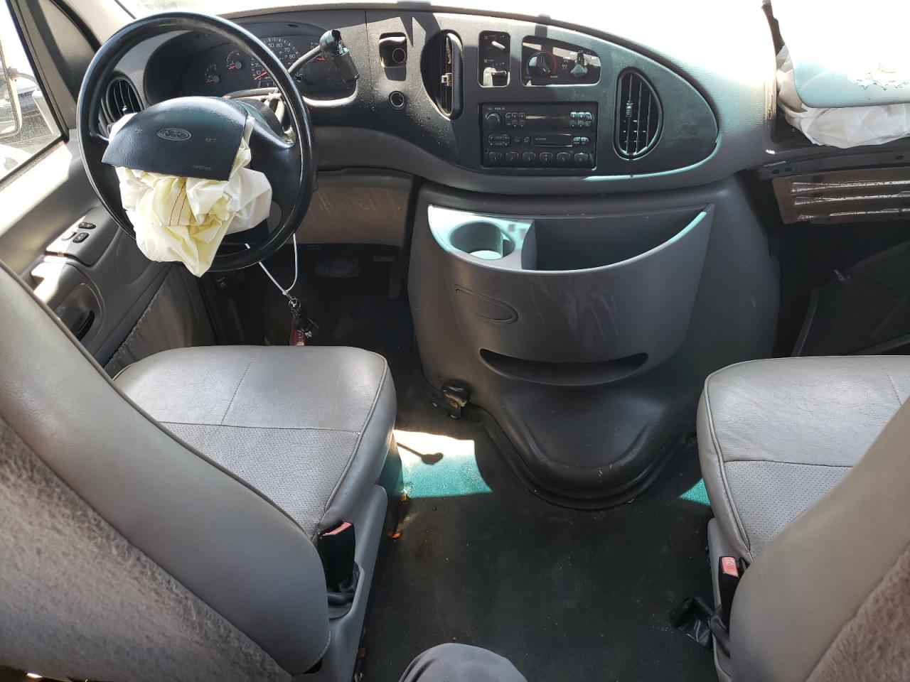 1998 Ford Econoline E350 Super Duty VIN: 1FBSS31L4WHA92290 Lot: 55853344