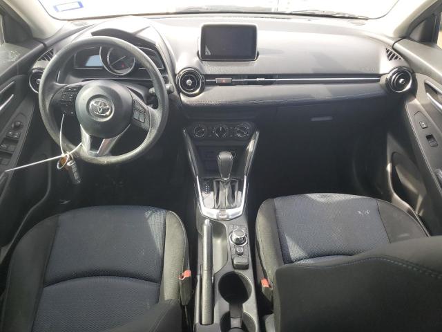 Седаны TOYOTA YARIS 2017 Белый