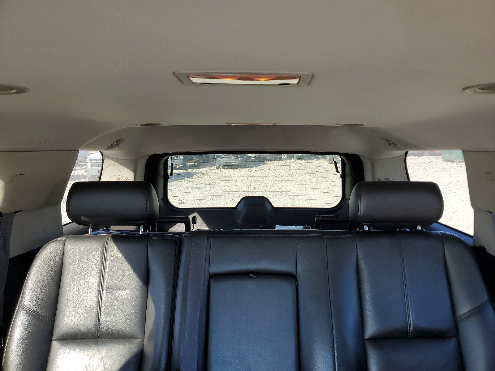 1GNMCBE33AR198228 2010 Chevrolet Tahoe C1500 Lt