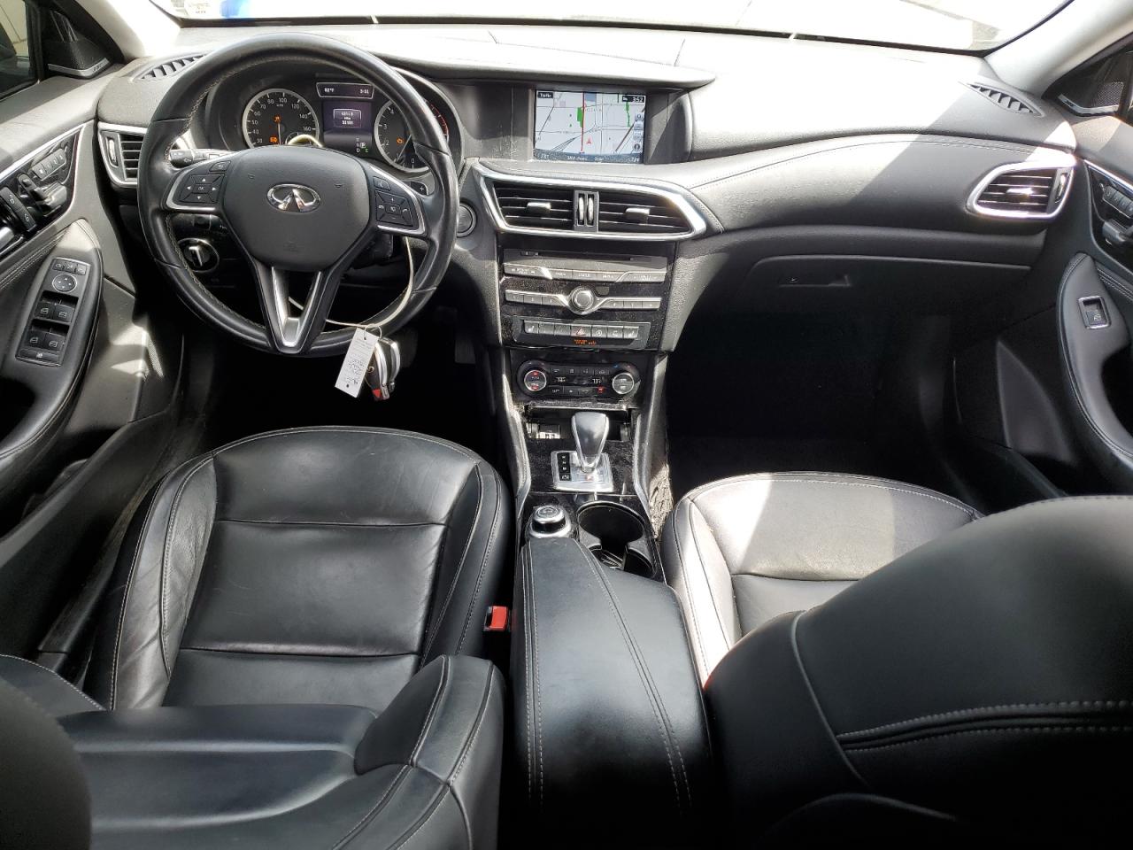 SJKCH5CR4JA048008 2018 Infiniti Qx30 Base