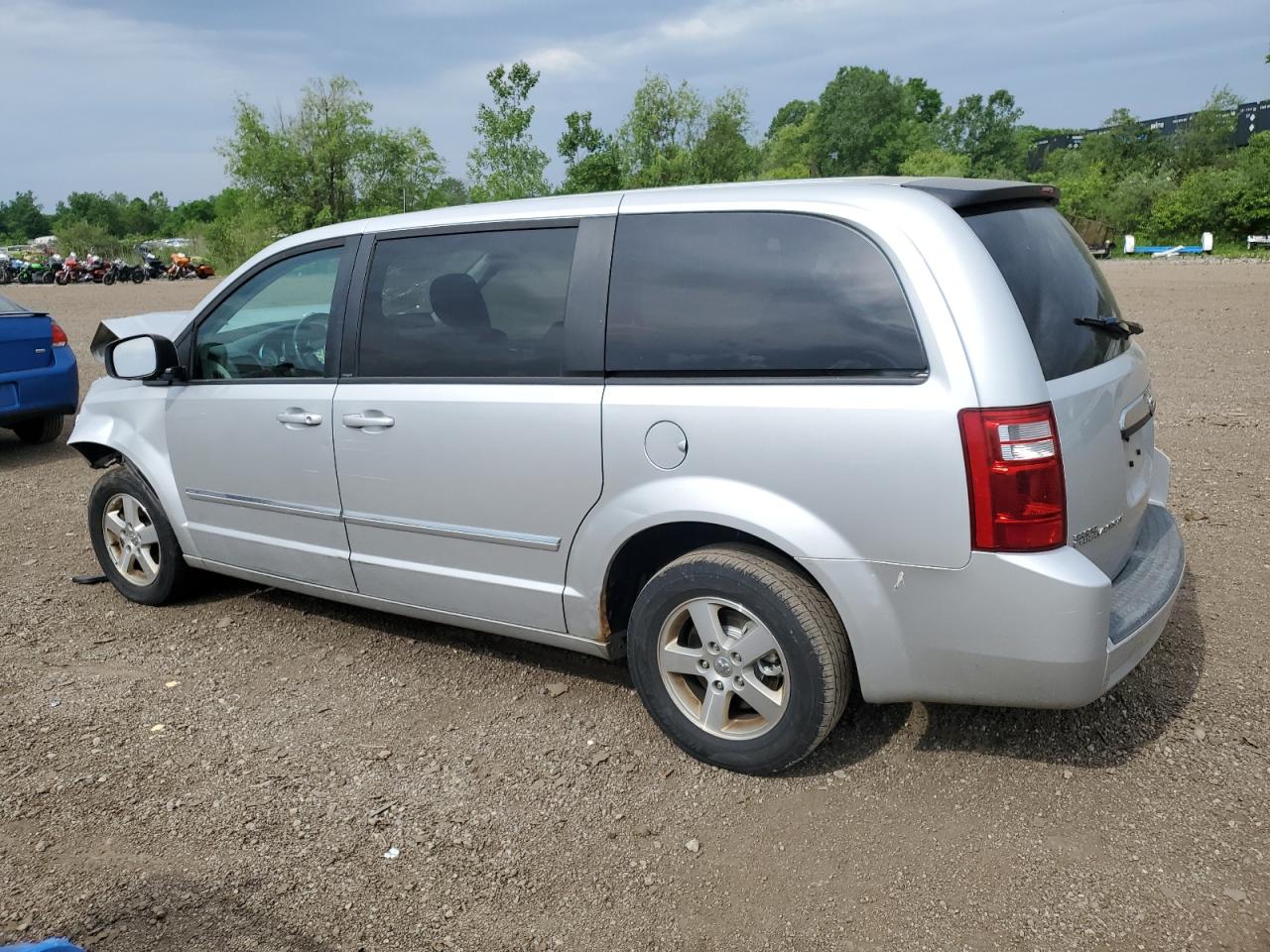 2008 Dodge Caravan - Image 2