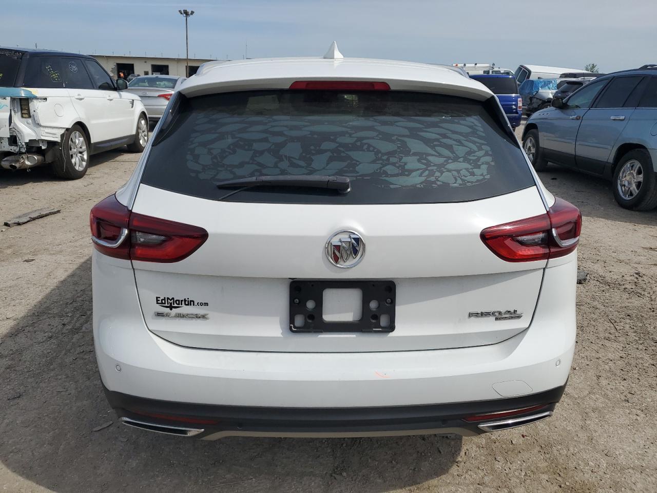 2018 Buick Regal Tourx Essence VIN: W04GV8SX8J1174199 Lot: 52871484