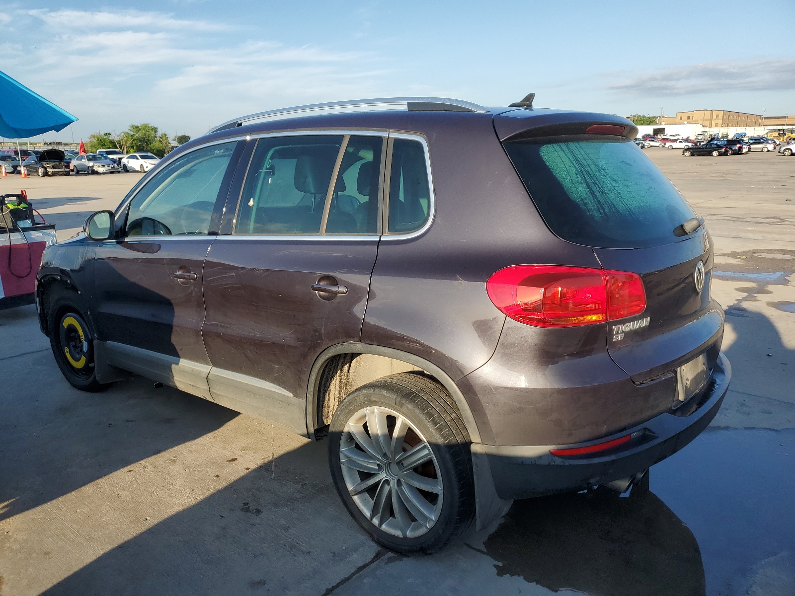 2016 Volkswagen Tiguan S vin: WVGAV7AX7GW562233