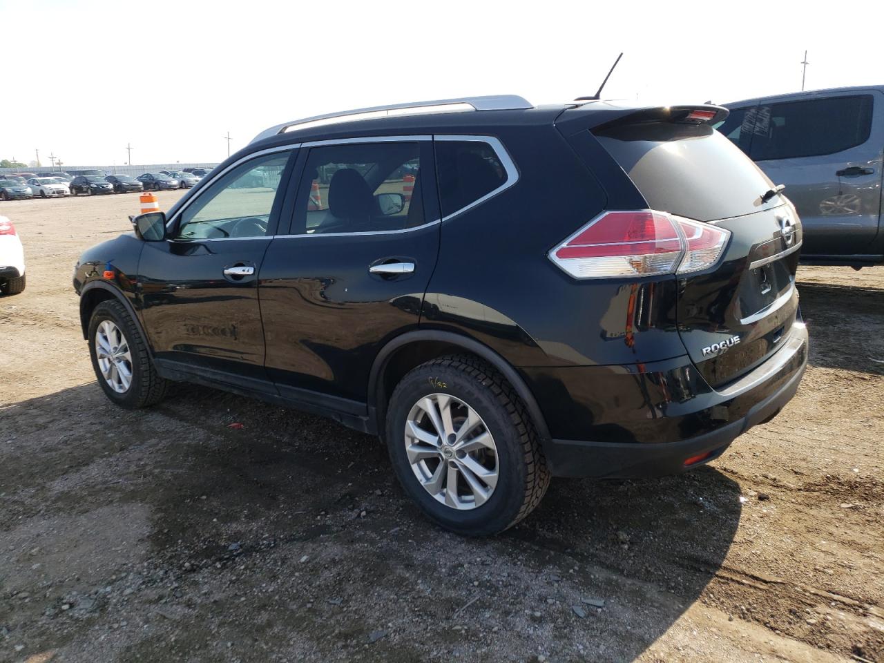 KNMAT2MV7GP633593 2016 NISSAN ROGUE - Image 2