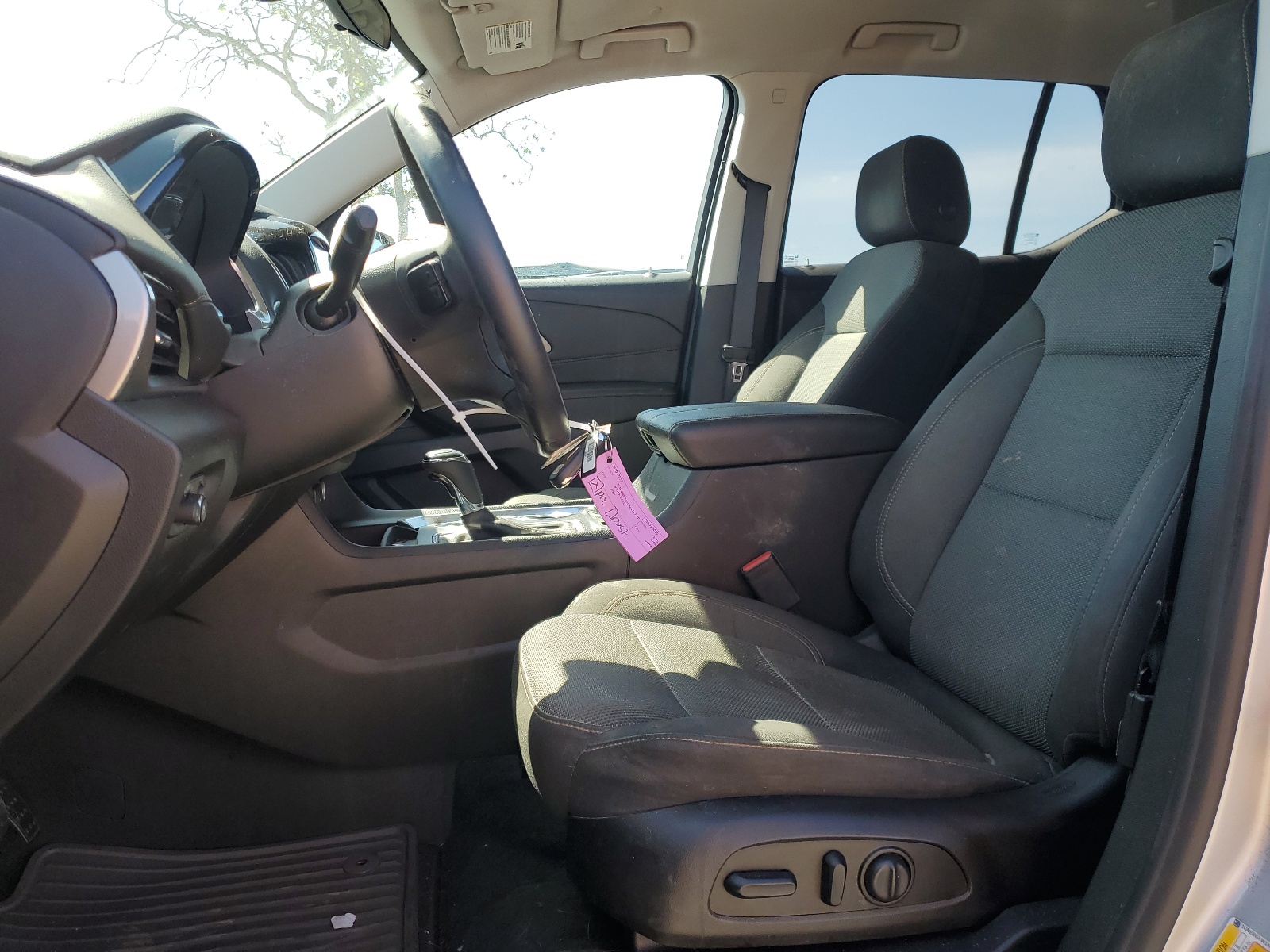 1GNERGKW1KJ135630 2019 Chevrolet Traverse Lt