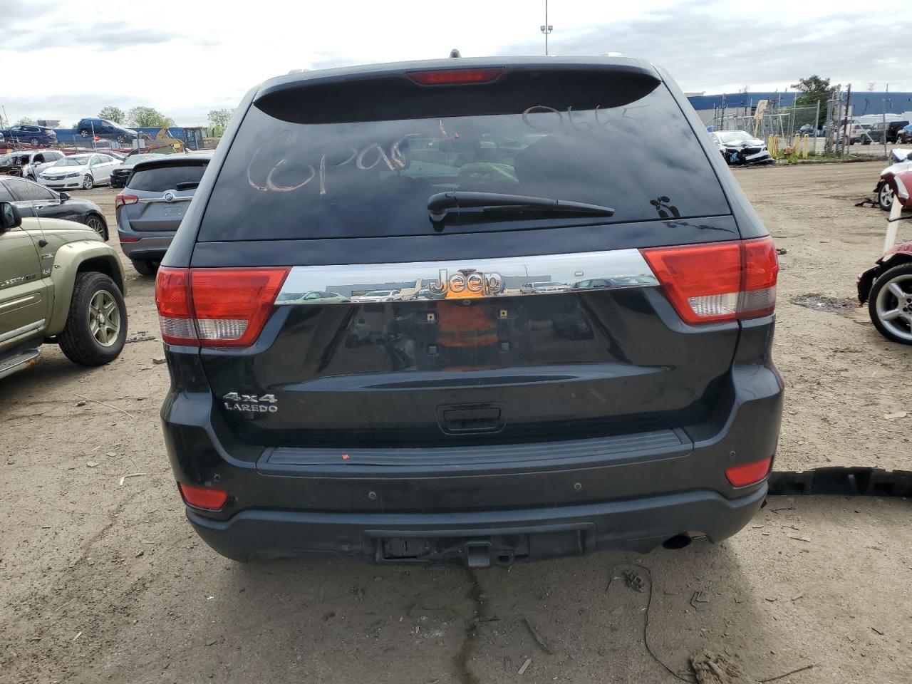 1J4RR4GG6BC610665 2011 Jeep Grand Cherokee Laredo