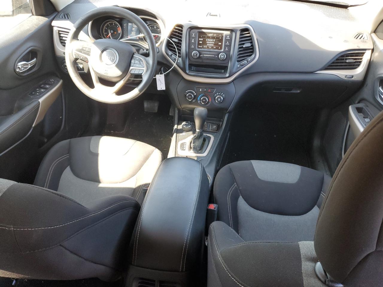 2018 Jeep Cherokee Latitude VIN: 1C4PJMCB6JD572412 Lot: 56622604