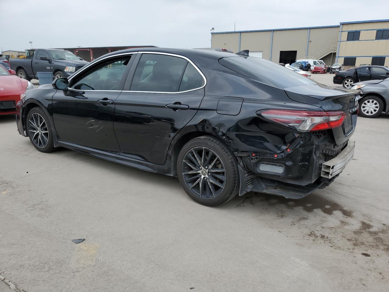 4T1G11AK4MU605246 2021 TOYOTA CAMRY - Image 2