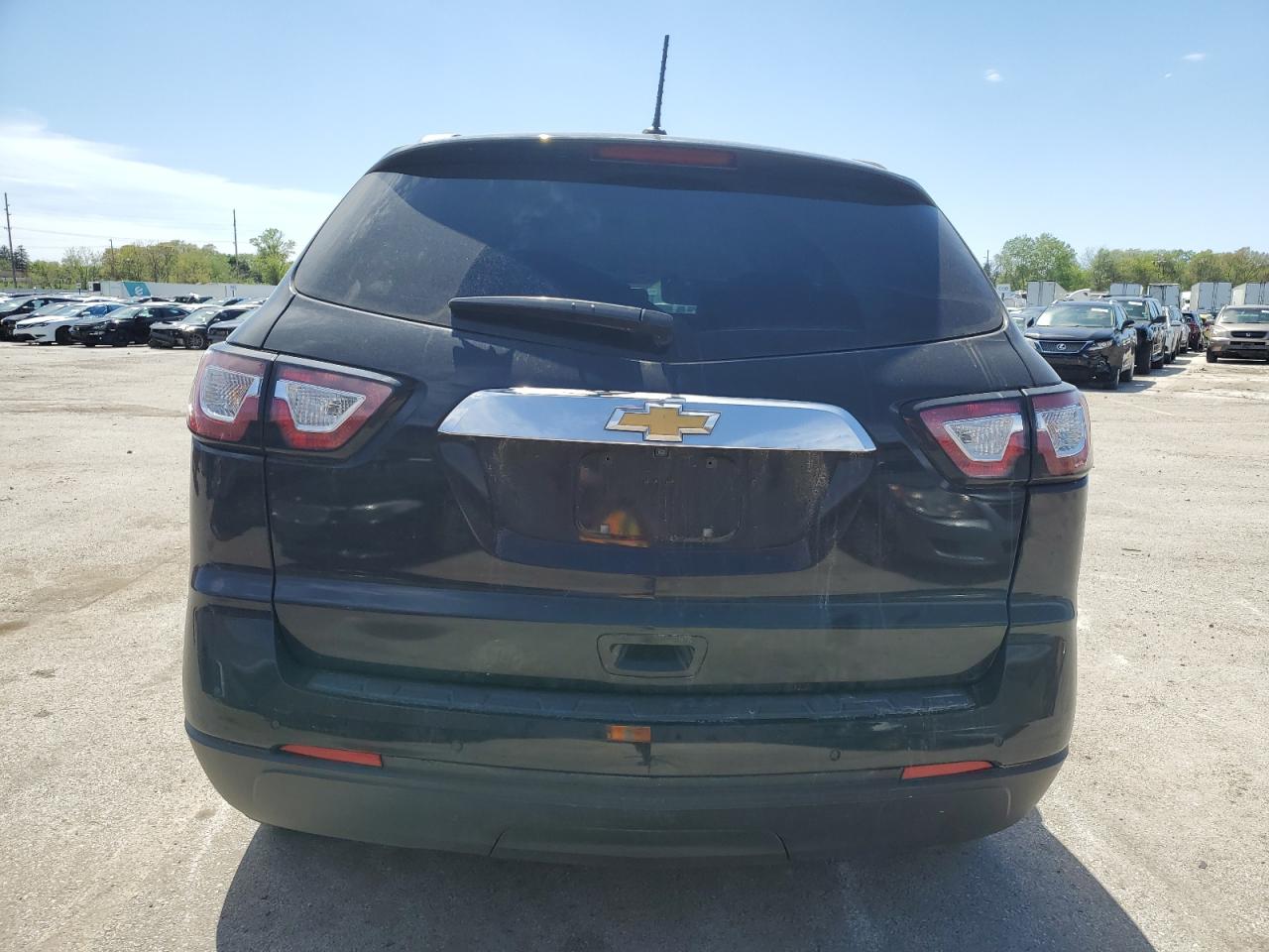 1GNKVHKD0HJ282761 2017 Chevrolet Traverse Lt