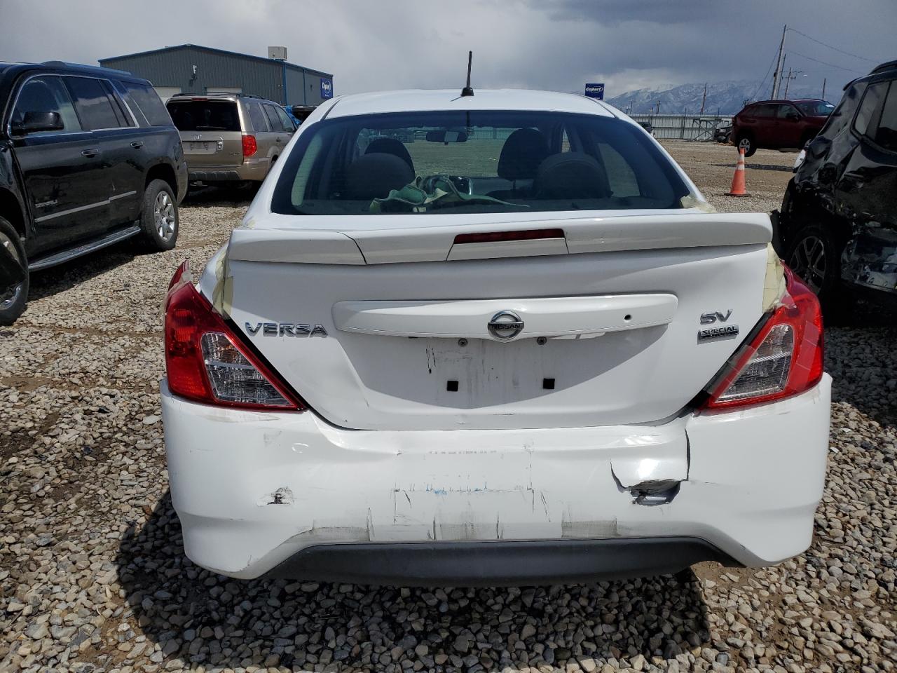 3N1CN7AP1JL880815 2018 Nissan Versa S