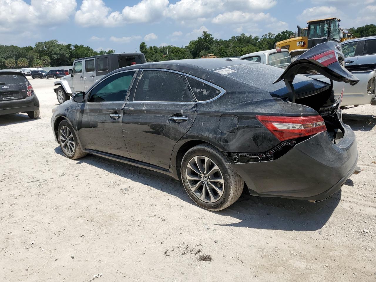 4T1BK1EB0HU244962 2017 TOYOTA AVALON - Image 2