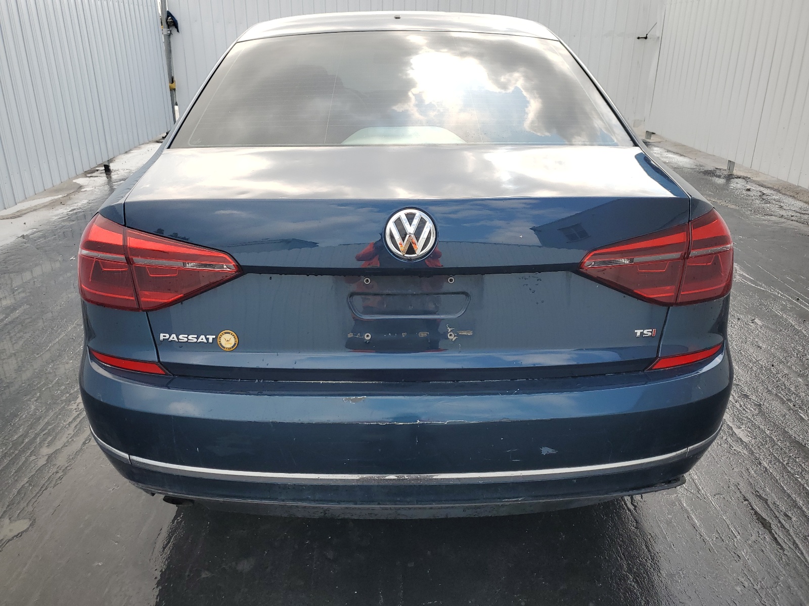 1VWAA7A34JC021661 2018 Volkswagen Passat S