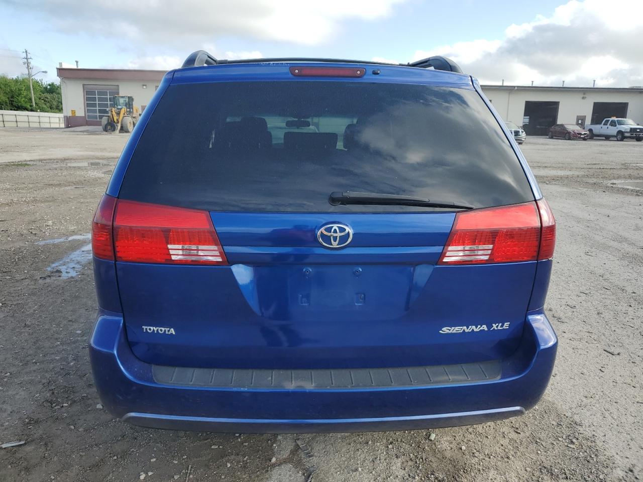 2004 Toyota Sienna - Image 6