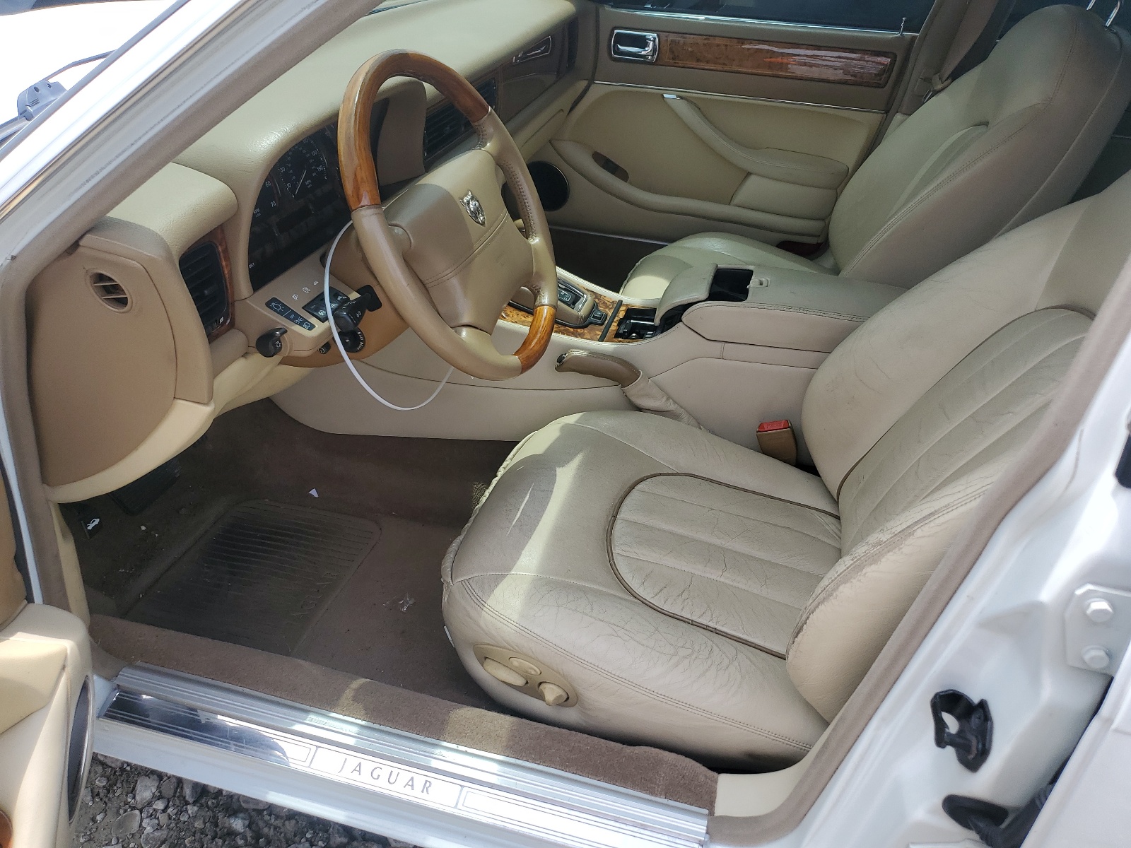 SAJKX6740TC763057 1996 Jaguar Vandenplas