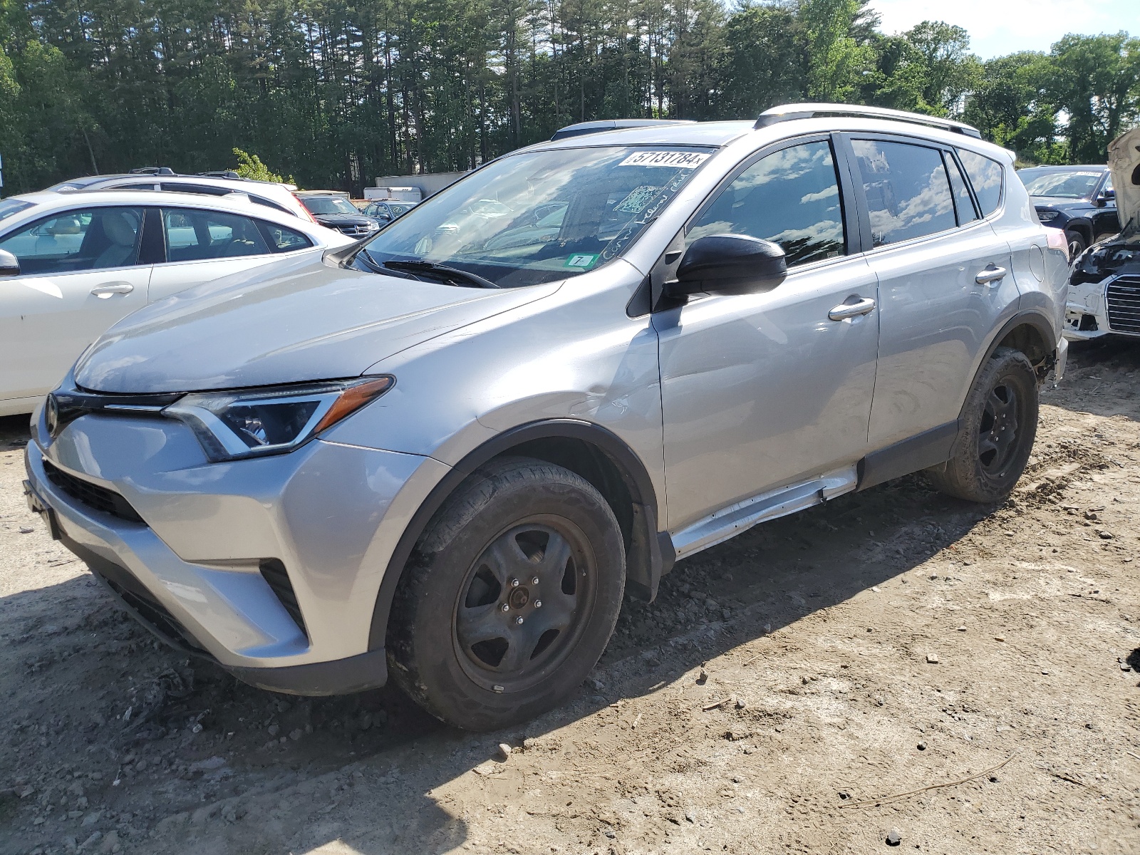 2018 Toyota Rav4 Le vin: JTMBFREV7JD254167